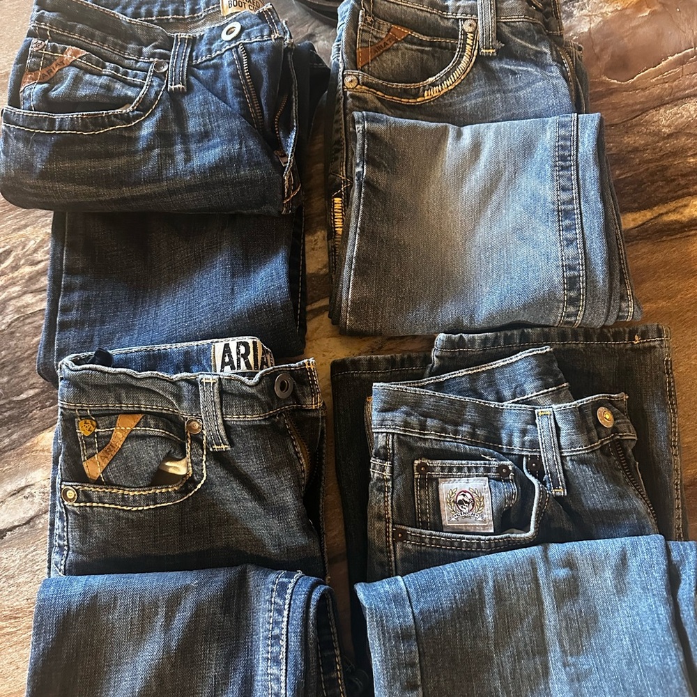 Arita and cinch jeans size r in pictures…wore maybe twice…no holes or rips